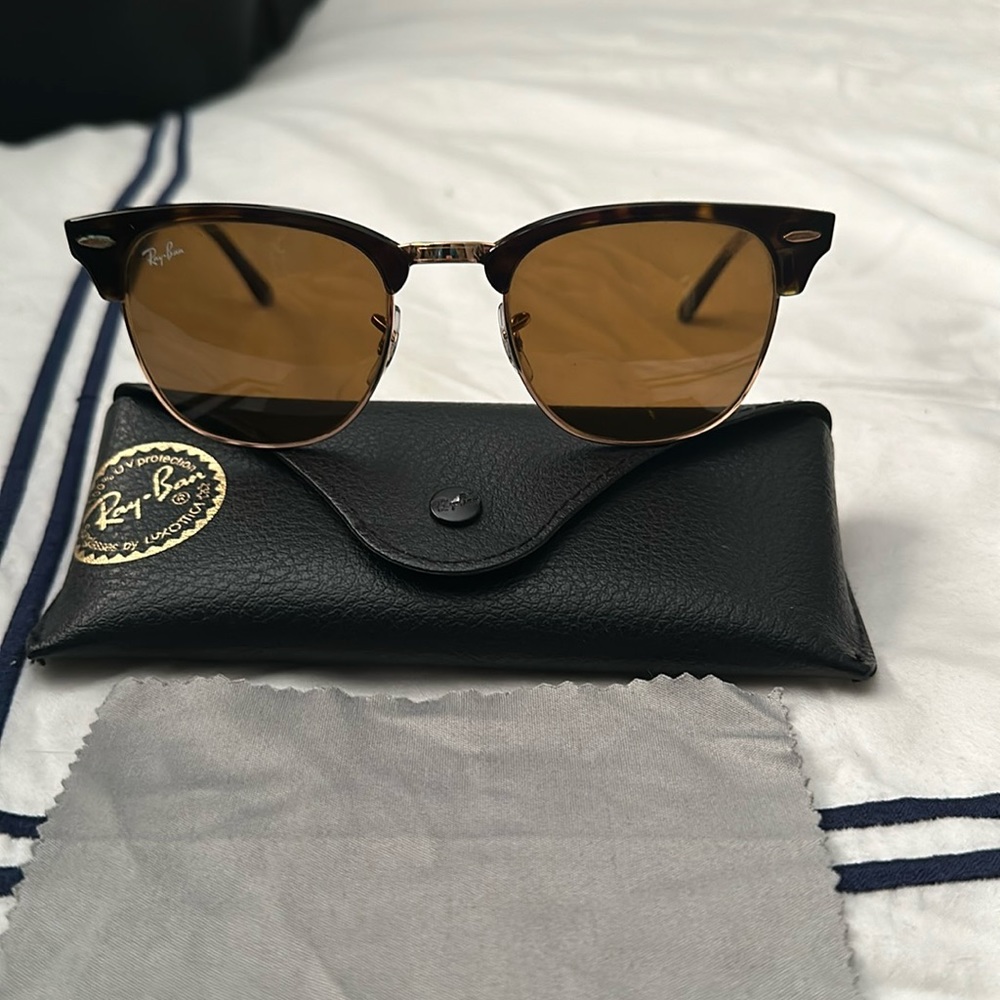 Barely Worn Ray Bans Like New - image 1